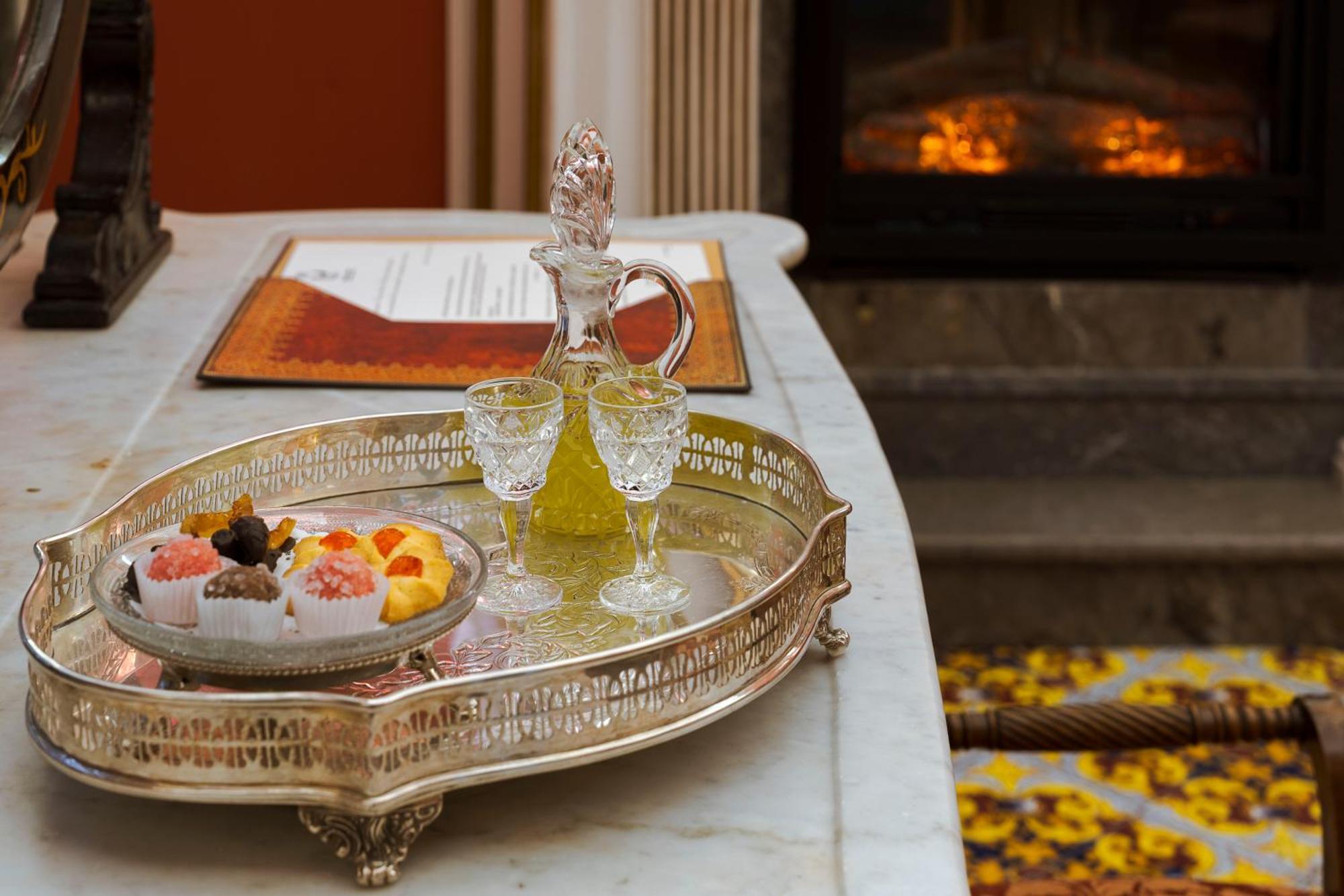 Palazzo Arone Dei Baroni Di Valentino Hotel Палермо Екстериор снимка